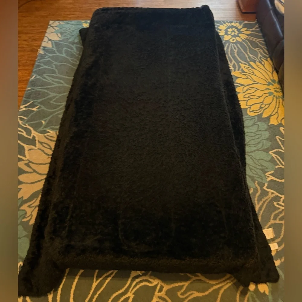 TWIN SIZE FURRY BLACK COMFORTER MATCHING SHAM BODY PILLOW & DUST RUFFLE WARM 😴🛌